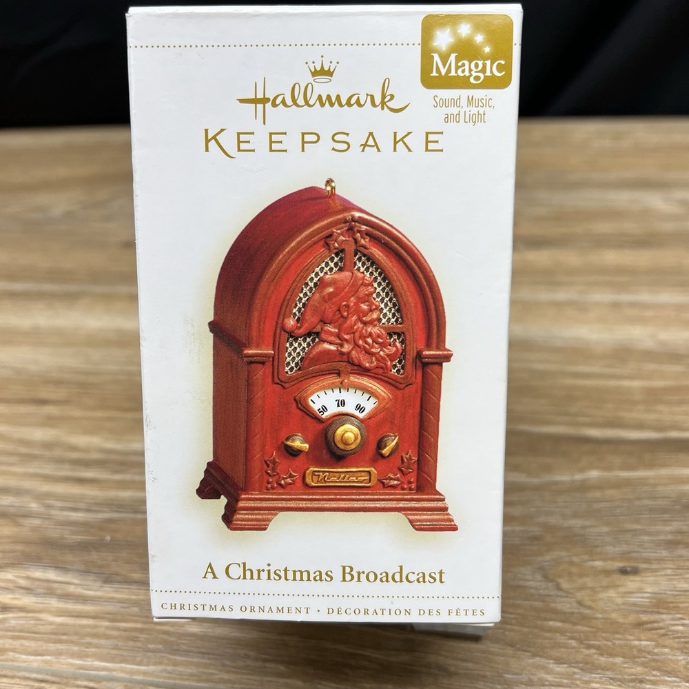 Hallmark Keepsake Ornament A Christmas Broadcast Radio Sound Light Music 2006